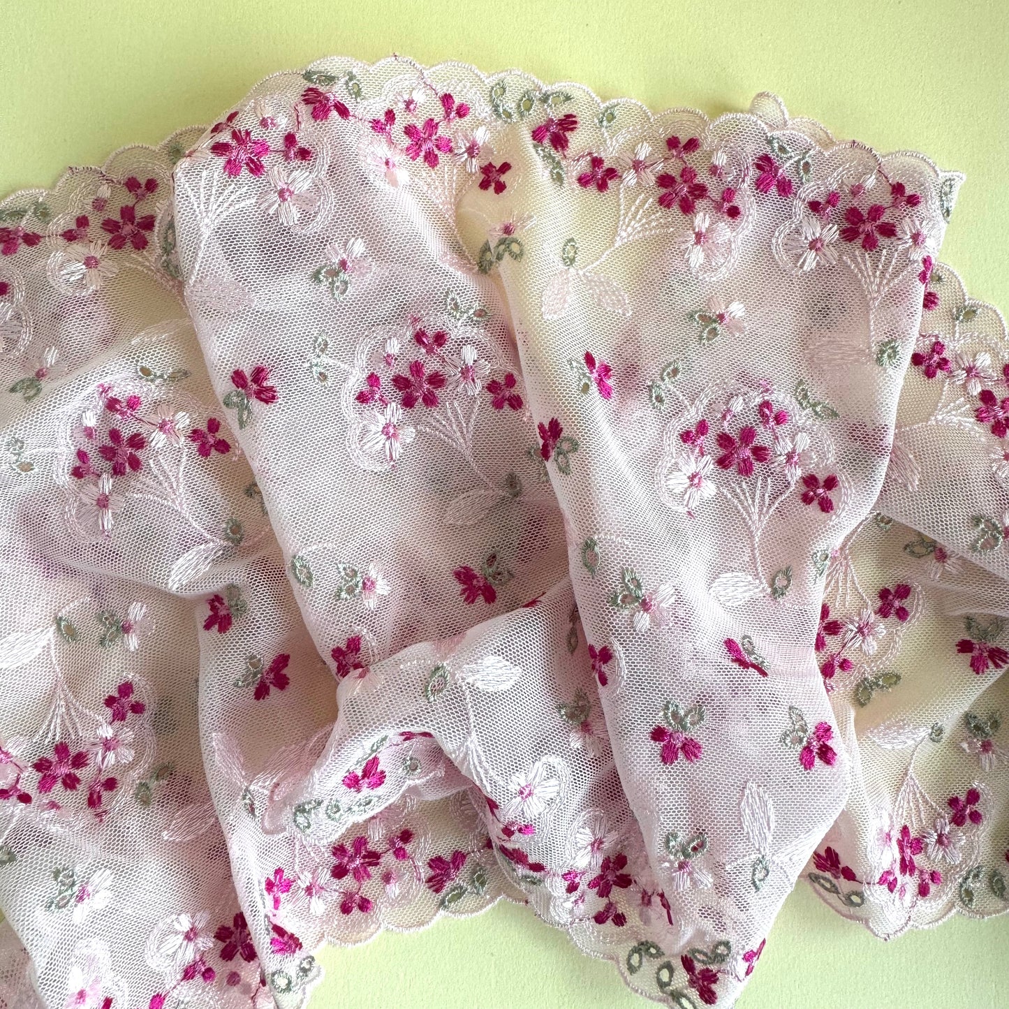 Blooming flowers (23 cm)