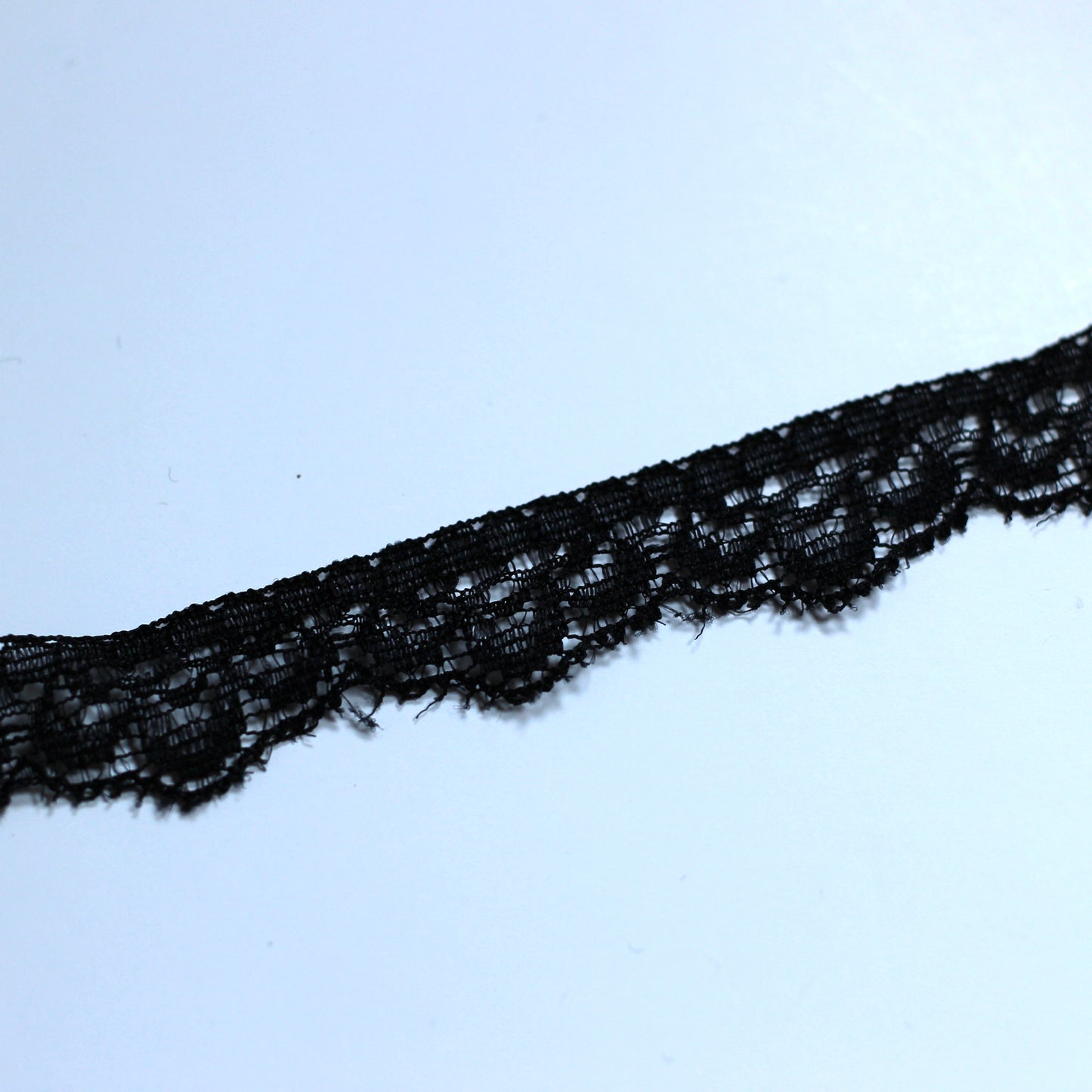 Scallop lace trim